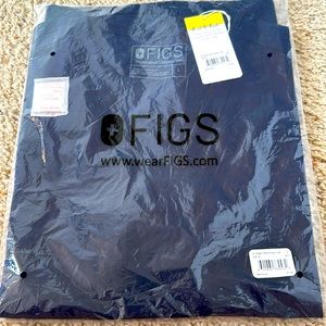 Brand new Figs Casma shirt in navy blue. Large.